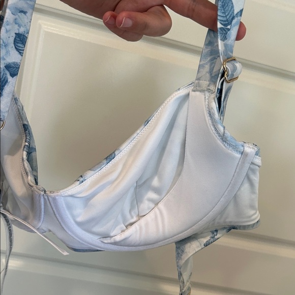 Victoria's Secret Blue Floral Bikini Top - Picture 9 of 12